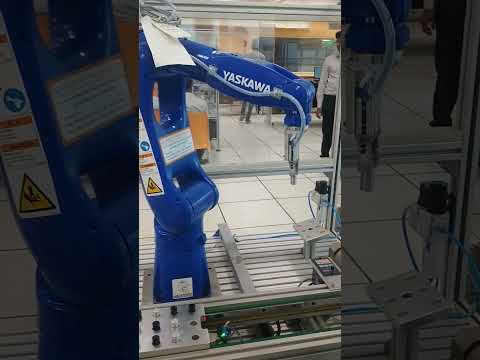 Industrial Robot 🤖 || pick and place operation || #shorts