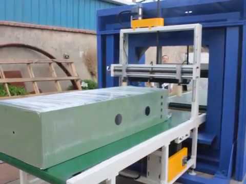 Horizontal orbital stretch wrapping machine