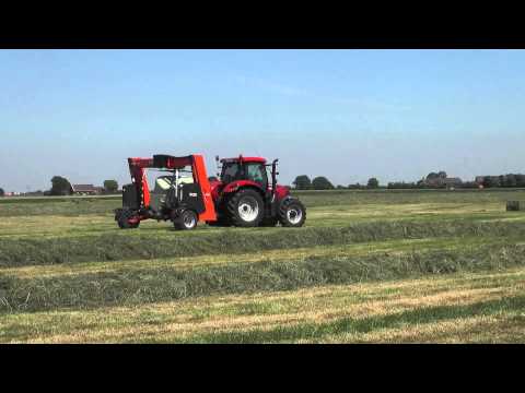 KUHN SW 4014 autoload (silver medal) - Square bale wrappers (In action)