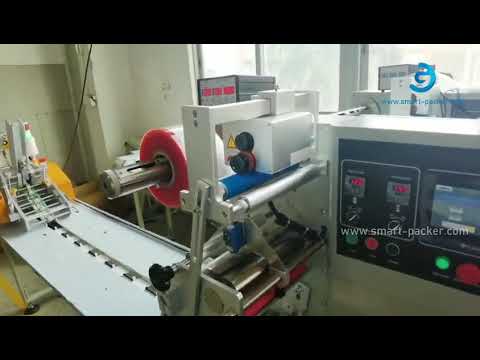 Card tag automatic paging feeding horizontal flow type film wrapping bag sealing packaging machine