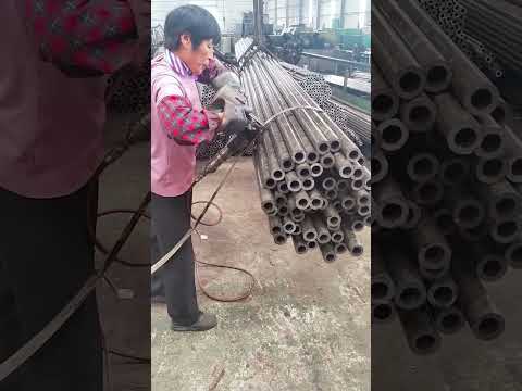 Bundled round steel pipe packing- Good tools and machinery make work easy