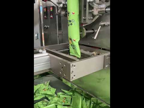 Automatic packaging machine for snacks