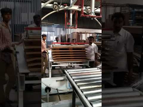 Orbital type stretch wrapping machine for corrugated boards.