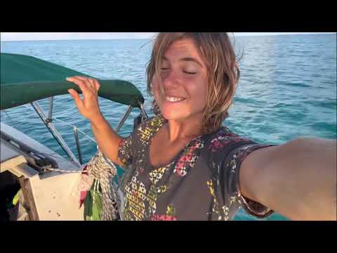 S1 E12 Welcome to my sh*t show.. solo sailing to remote islands (Bahamas)