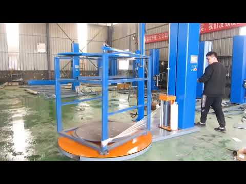 Top-pressing pallet wrapping machine