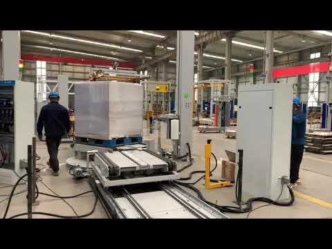 Pallet wrapping machine with pallet strapping machine