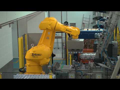 Industrial robots for a palletizing application in the dairy industry