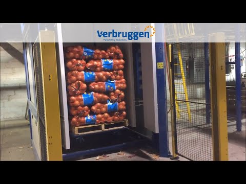 Palletizing | Semi-automatic Palletizer Line VPM-7 by Verbruggen | prefect stacking of onions