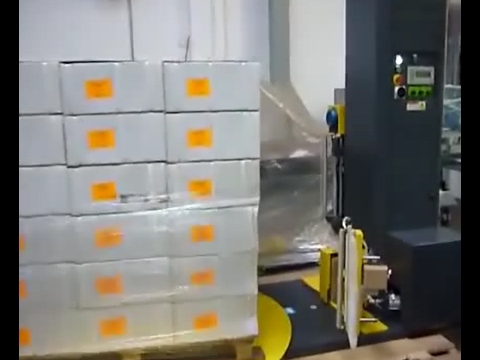 Automatic pallet stretch wrapping machine with film cutter