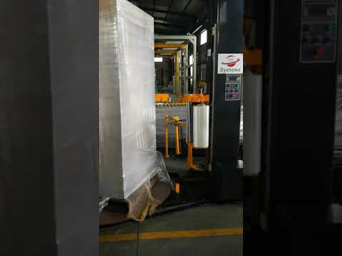 Automatic pallet stretch wrapping machine with remote control