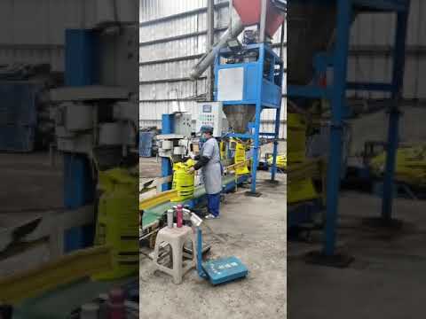 Working process of packing machine for fertilizer