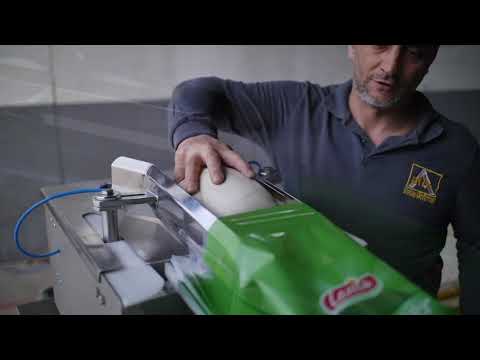 Yarı Otomatik Bütün Piliç Paketleme Makinası (Semi-Automatic Whole Chicken Packing Machine)