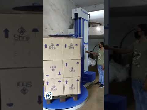 Pallet wrapping machine