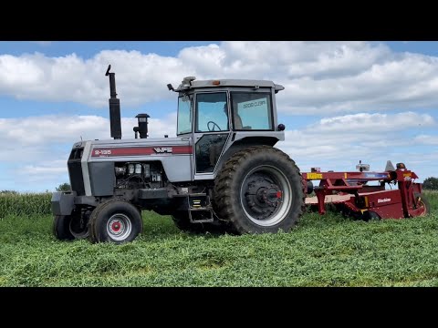 Making 3rd crop alfalfa. Bad luck with bagging machines…